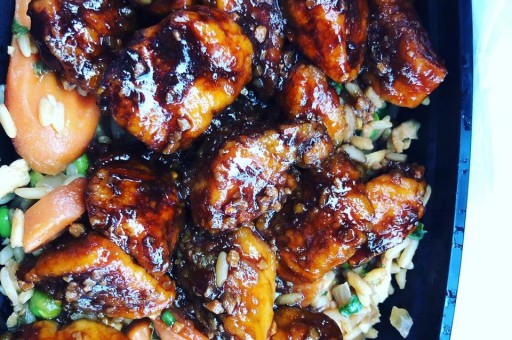 Accomplished Wom@n Kreayzions - Catering